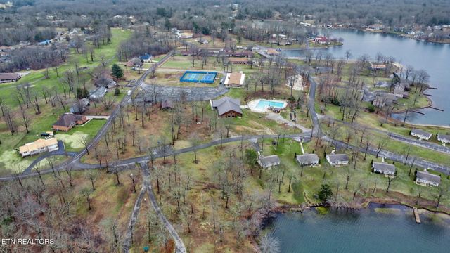 8217 Cherokee Tr, Crossville, TN 38572