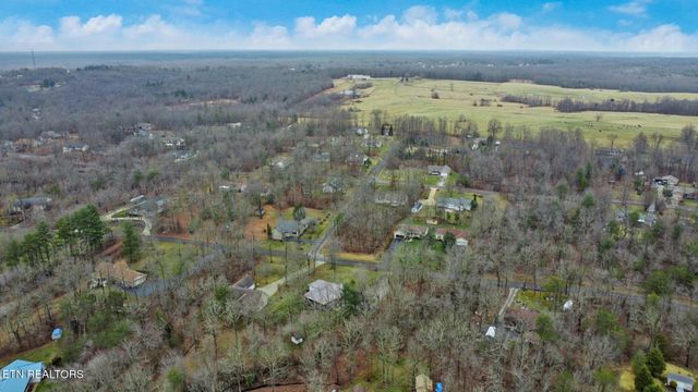 8217 Cherokee Tr, Crossville, TN 38572