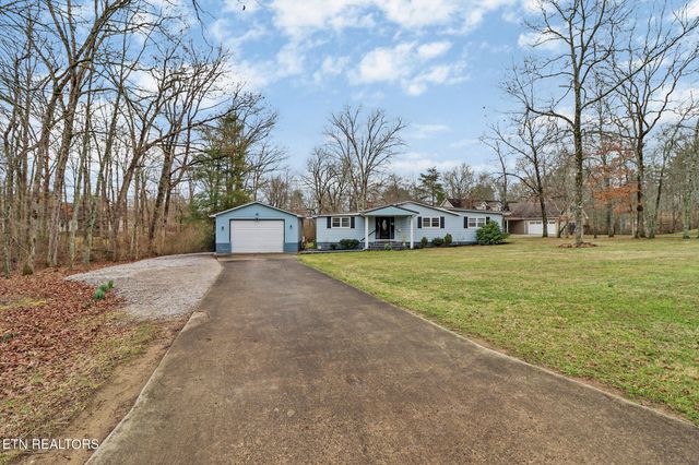 8217 Cherokee Tr, Crossville, TN 38572