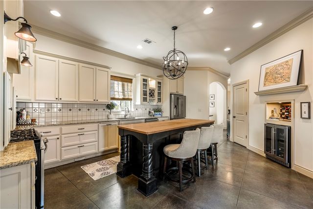 1106 NE Thorn Hill Road, Bentonville, AR 72712