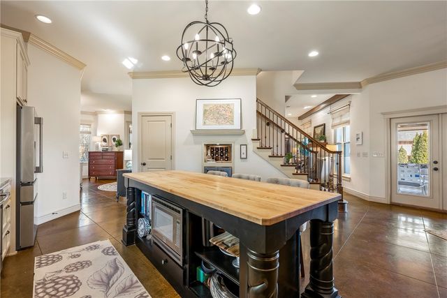 1106 NE Thorn Hill Road, Bentonville, AR 72712