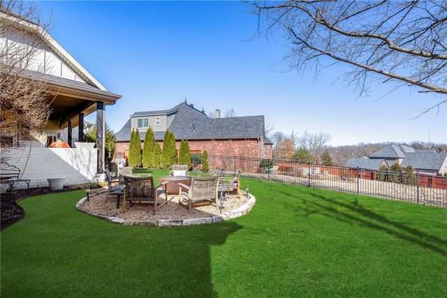 1106 NE Thorn Hill Road, Bentonville, AR 72712