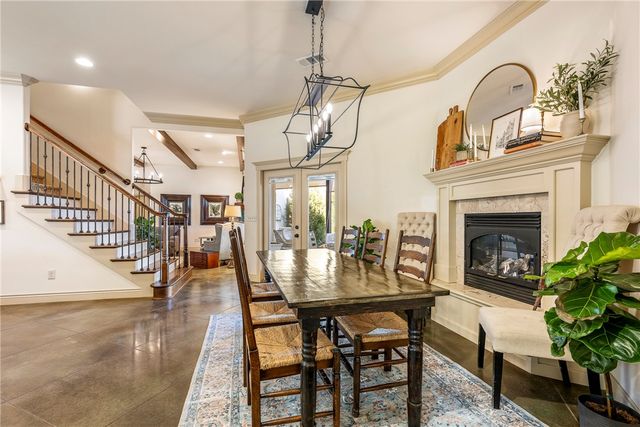 1106 NE Thorn Hill Road, Bentonville, AR 72712