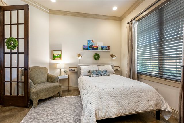 1106 NE Thorn Hill Road, Bentonville, AR 72712