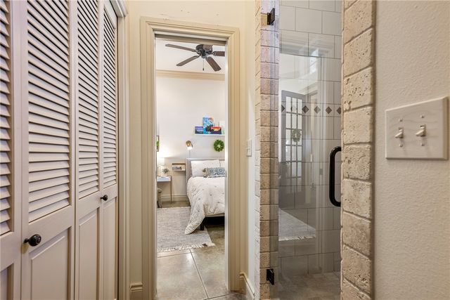 1106 NE Thorn Hill Road, Bentonville, AR 72712