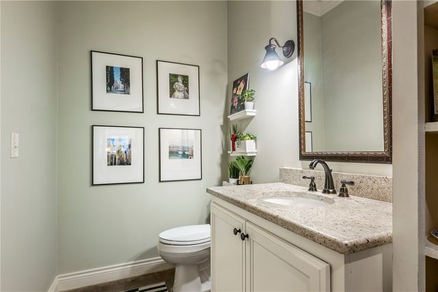 1106 NE Thorn Hill Road, Bentonville, AR 72712