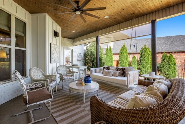 1106 NE Thorn Hill Road, Bentonville, AR 72712