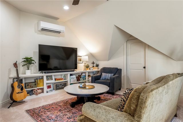 1106 NE Thorn Hill Road, Bentonville, AR 72712