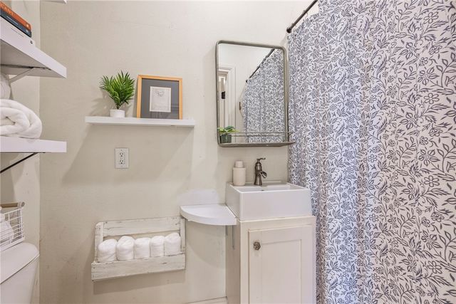 1106 NE Thorn Hill Road, Bentonville, AR 72712