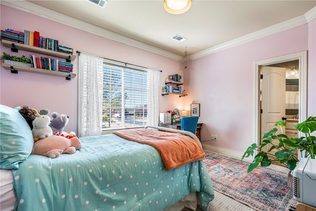 1106 NE Thorn Hill Road, Bentonville, AR 72712