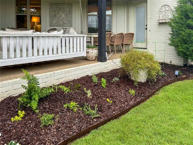 1106 NE Thorn Hill Road, Bentonville, AR 72712