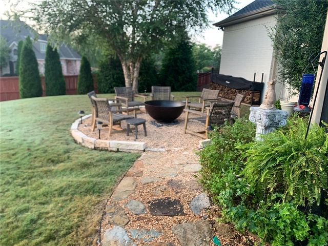 1106 NE Thorn Hill Road, Bentonville, AR 72712