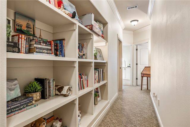 1106 NE Thorn Hill Road, Bentonville, AR 72712