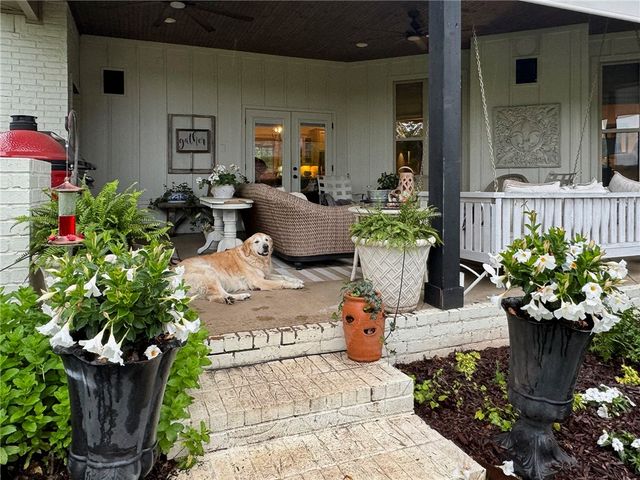 1106 NE Thorn Hill Road, Bentonville, AR 72712