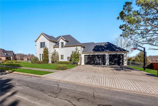 1106 NE Thorn Hill Road, Bentonville, AR 72712