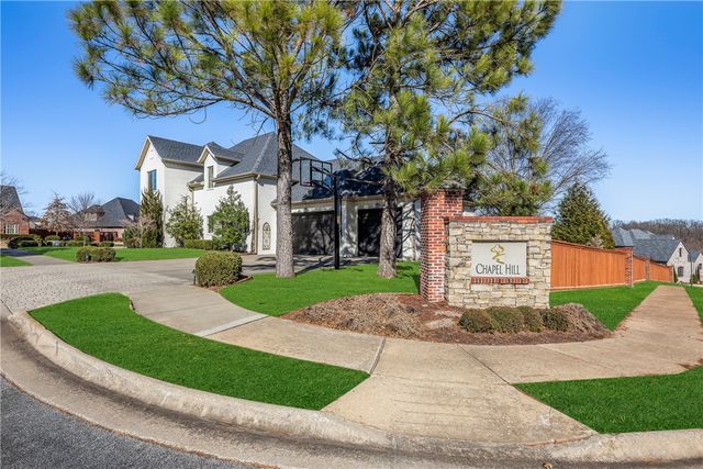 1106 NE Thorn Hill Road, Bentonville, AR 72712