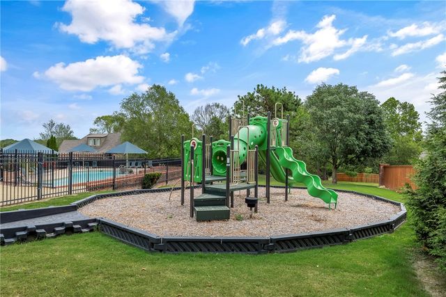 1106 NE Thorn Hill Road, Bentonville, AR 72712