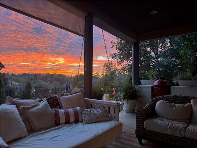 1106 NE Thorn Hill Road, Bentonville, AR 72712