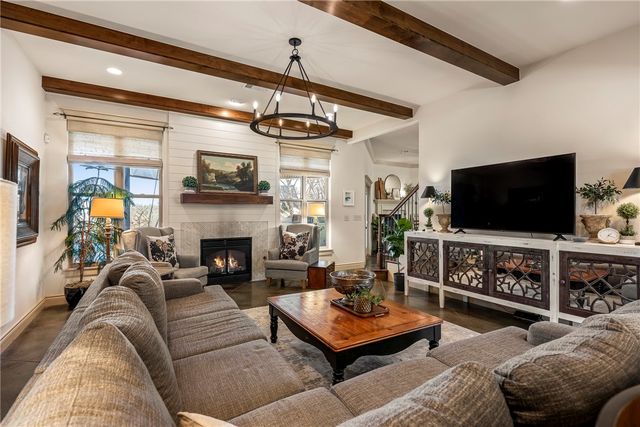 1106 NE Thorn Hill Road, Bentonville, AR 72712