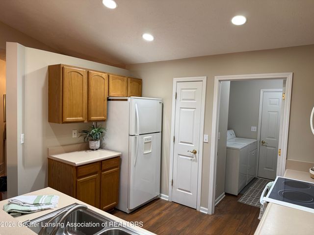 7234 Farm Hill Drive 36, Lansing, MI 48917