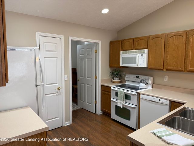 7234 Farm Hill Drive 36, Lansing, MI 48917