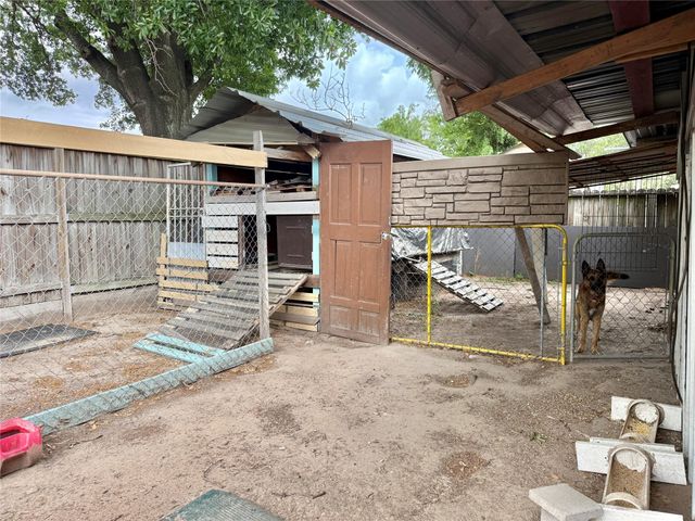 8911 Lazy River Lane, Houston, TX 77088