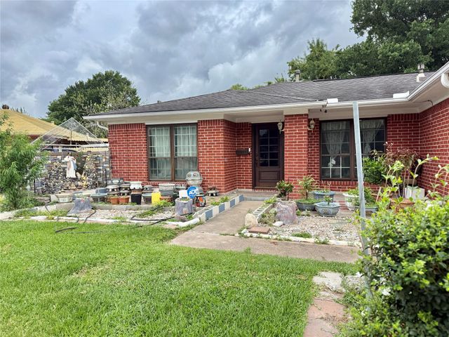 8911 Lazy River Lane, Houston, TX 77088