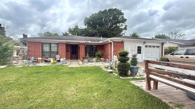 8911 Lazy River Lane, Houston, TX 77088