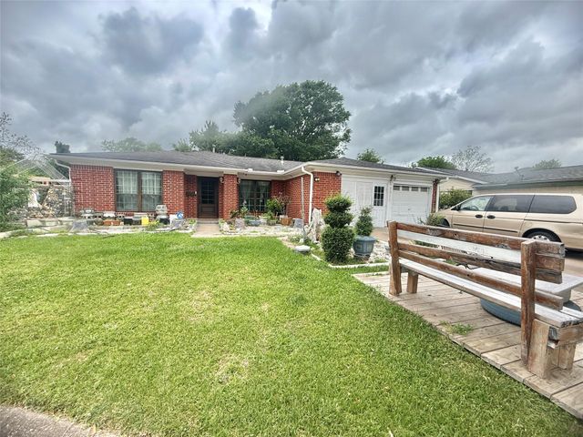 8911 Lazy River Lane, Houston, TX 77088