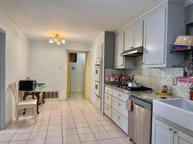 8911 Lazy River Lane, Houston, TX 77088