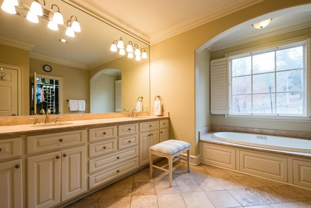 15 Somersett Drive, Roland, AR 72135