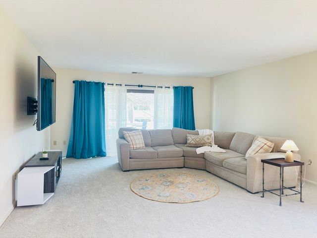 224 Nassau Dr 224, Springfield, MA 01129