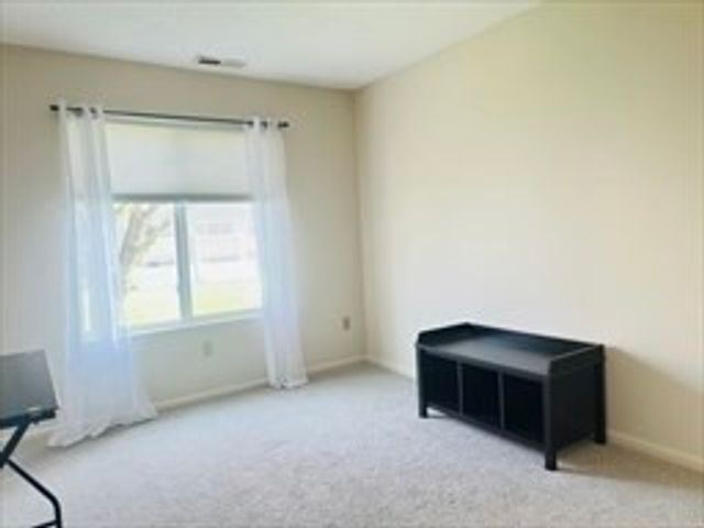 224 Nassau Dr 224, Springfield, MA 01129
