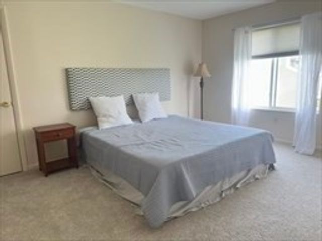 224 Nassau Dr 224, Springfield, MA 01129