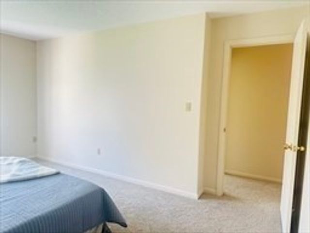 224 Nassau Dr 224, Springfield, MA 01129