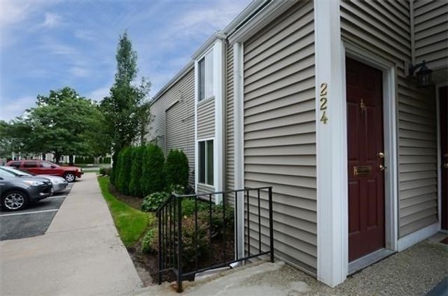 224 Nassau Dr 224, Springfield, MA 01129