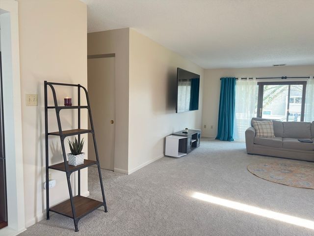 224 Nassau Dr 224, Springfield, MA 01129