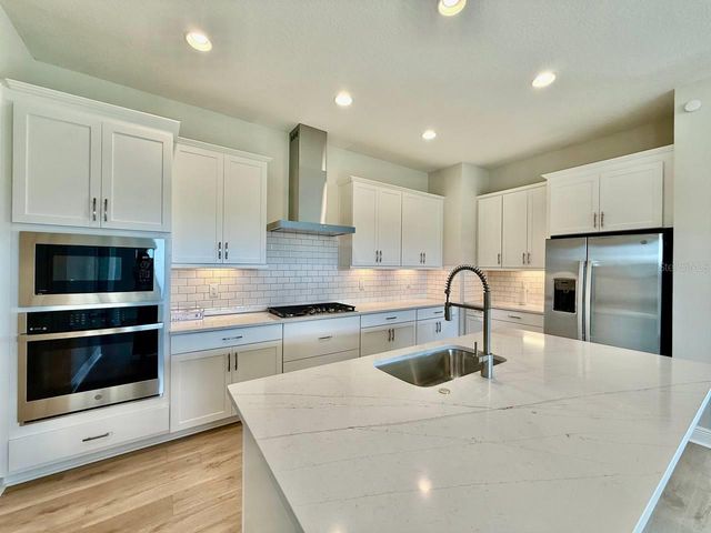 35617 STABLETON LANE, Zephyrhills, FL 33541