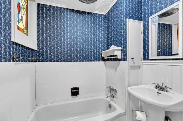 303 N Rutan St, Wichita, KS 67208