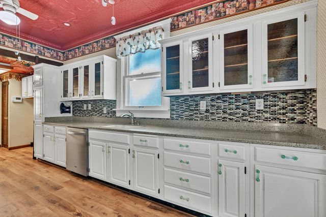 303 N Rutan St, Wichita, KS 67208