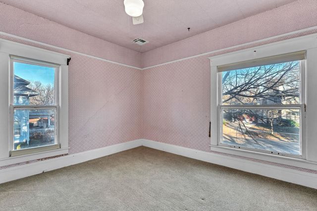 303 N Rutan St, Wichita, KS 67208