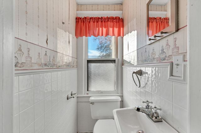 303 N Rutan St, Wichita, KS 67208