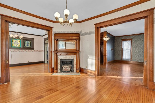 303 N Rutan St, Wichita, KS 67208