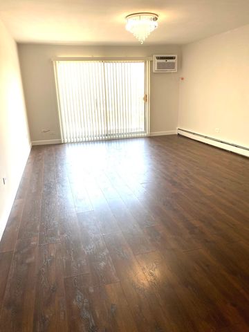 8974 N Western Avenue 309, Des Plaines, IL 60016