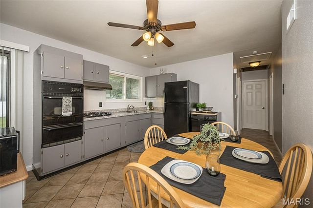 390 S Saint Charles Street, Florissant, MO 63031
