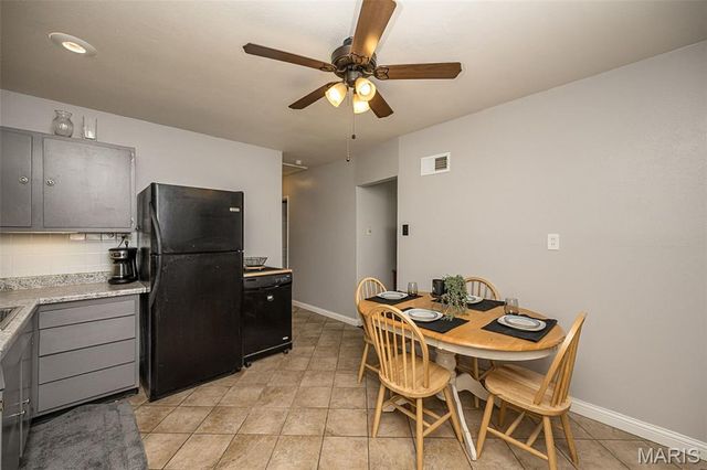 390 S Saint Charles Street, Florissant, MO 63031