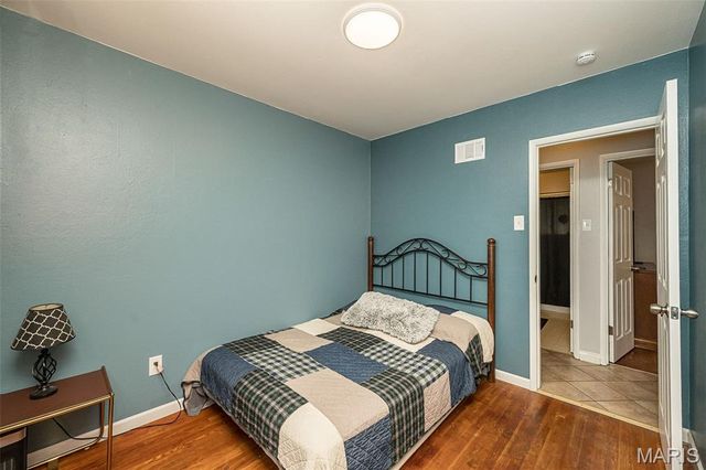 390 S Saint Charles Street, Florissant, MO 63031