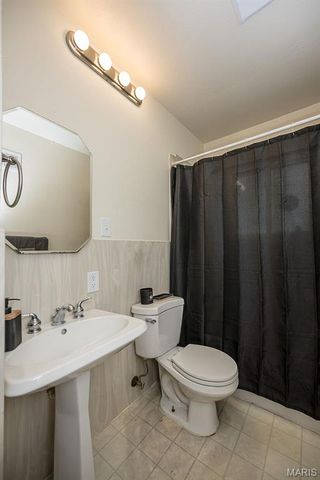 390 S Saint Charles Street, Florissant, MO 63031