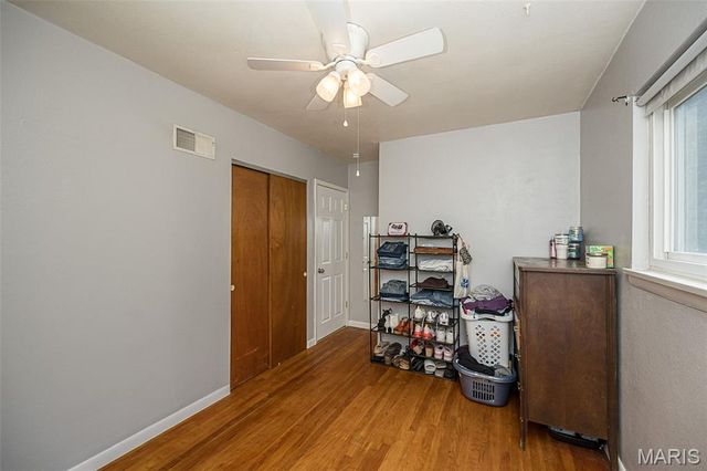 390 S Saint Charles Street, Florissant, MO 63031