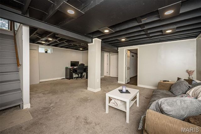 390 S Saint Charles Street, Florissant, MO 63031